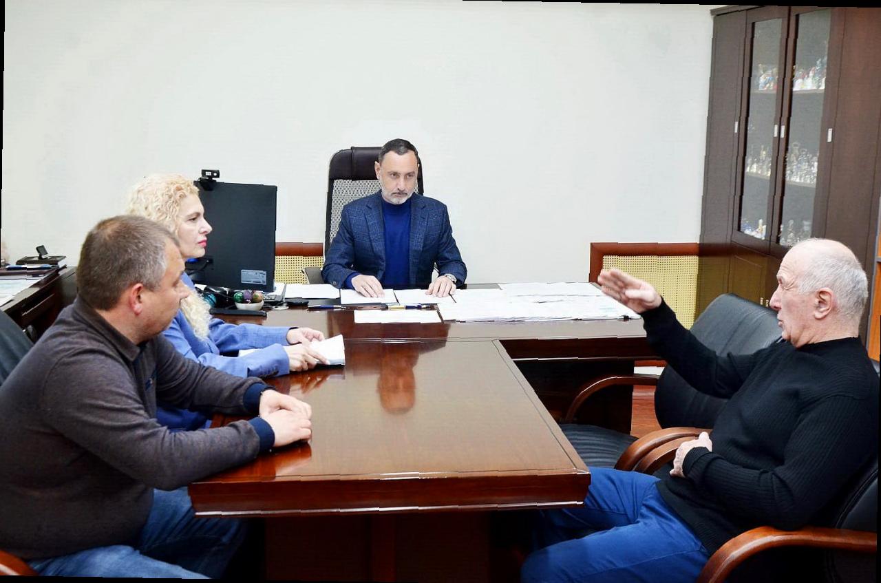 Виктор Тепляков принимал жителей Центрального района Сочи