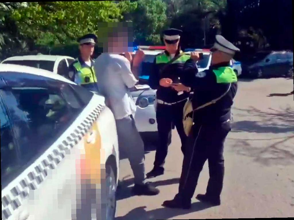 Пьяный таксист устроил гонку с полицией в Сочи