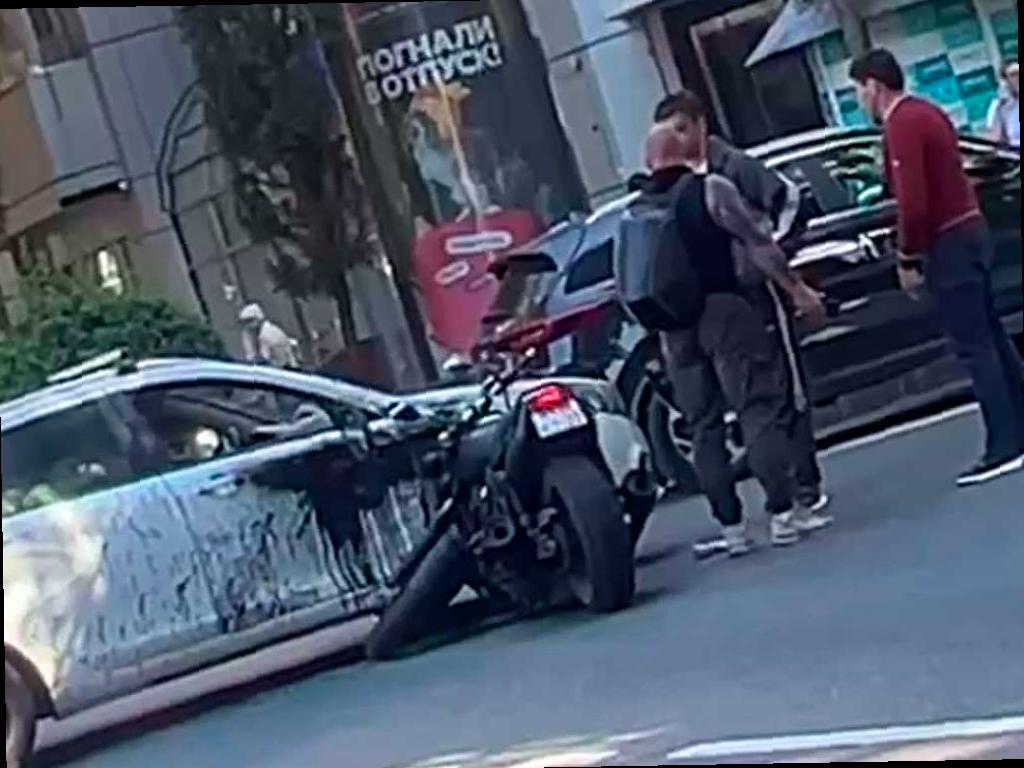Мотоциклист столкнулся с автомобилем в центре Сочи