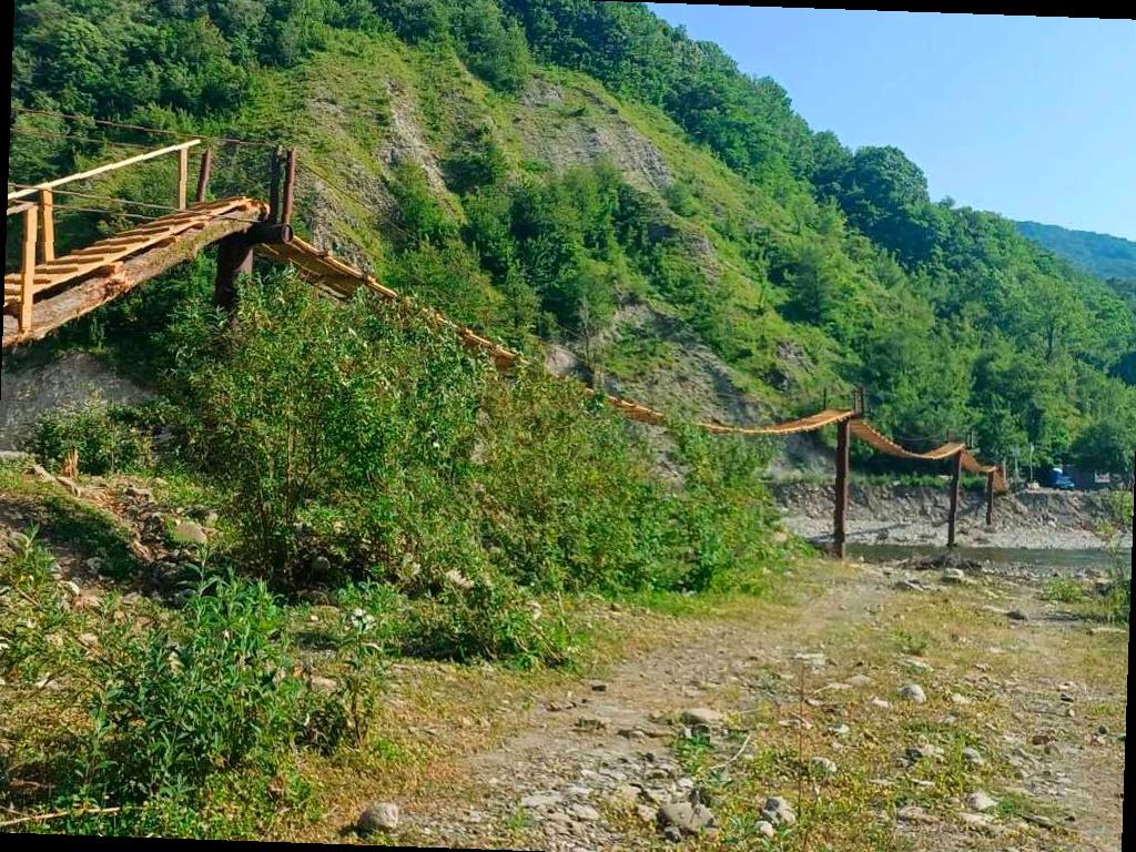 На экомаршруте к водопадам Псыдах и Шапсуг в Сочи открылся новый подвесной мост
