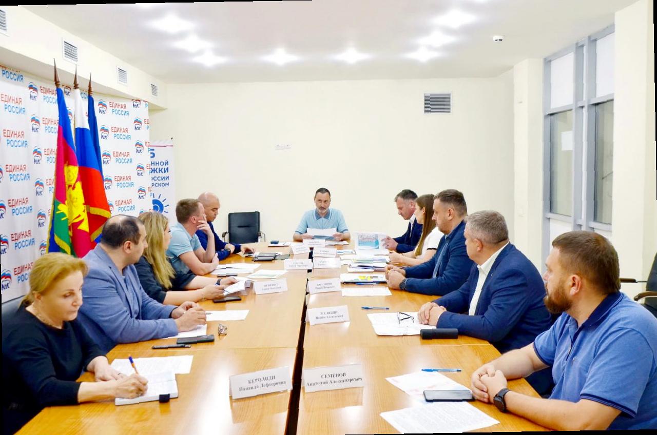 «Строительство спорткомплекса на Пластунке: Виктор Тепляков обсудил планы»