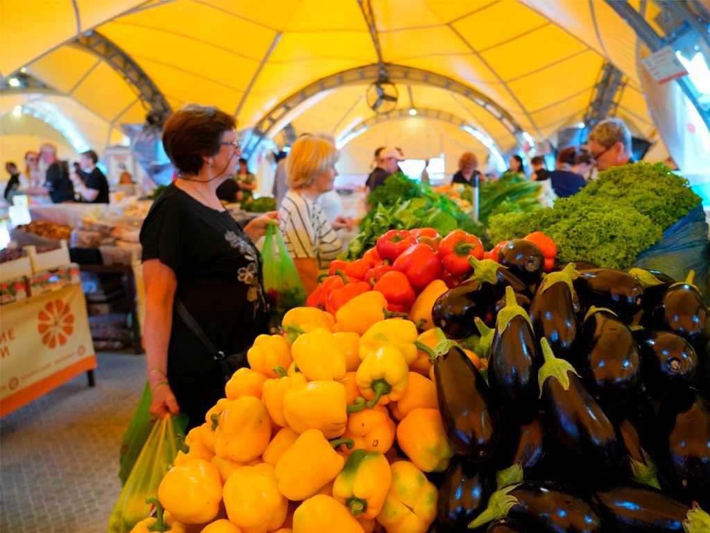 На городских ярмарках в Сочи проверили цены на продукты