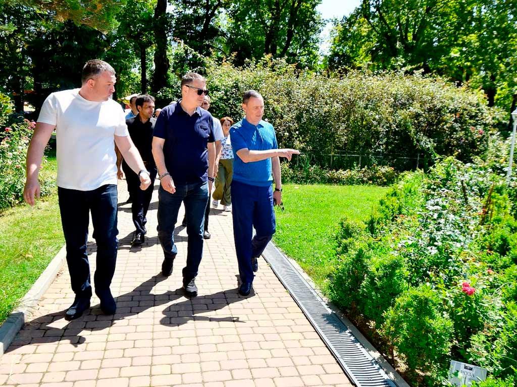 Депутат Тепляков оценил благоустройство парка «Ривьера»