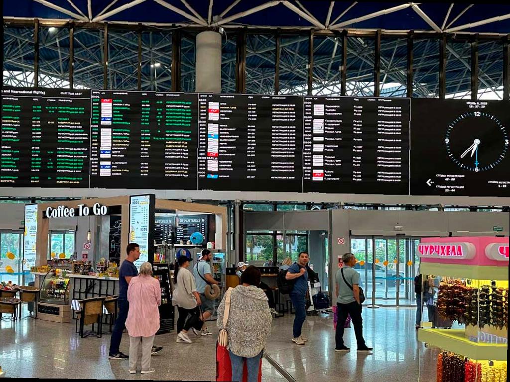 Массовые задержки рейсов в Сочи на контроле у прокуратуры