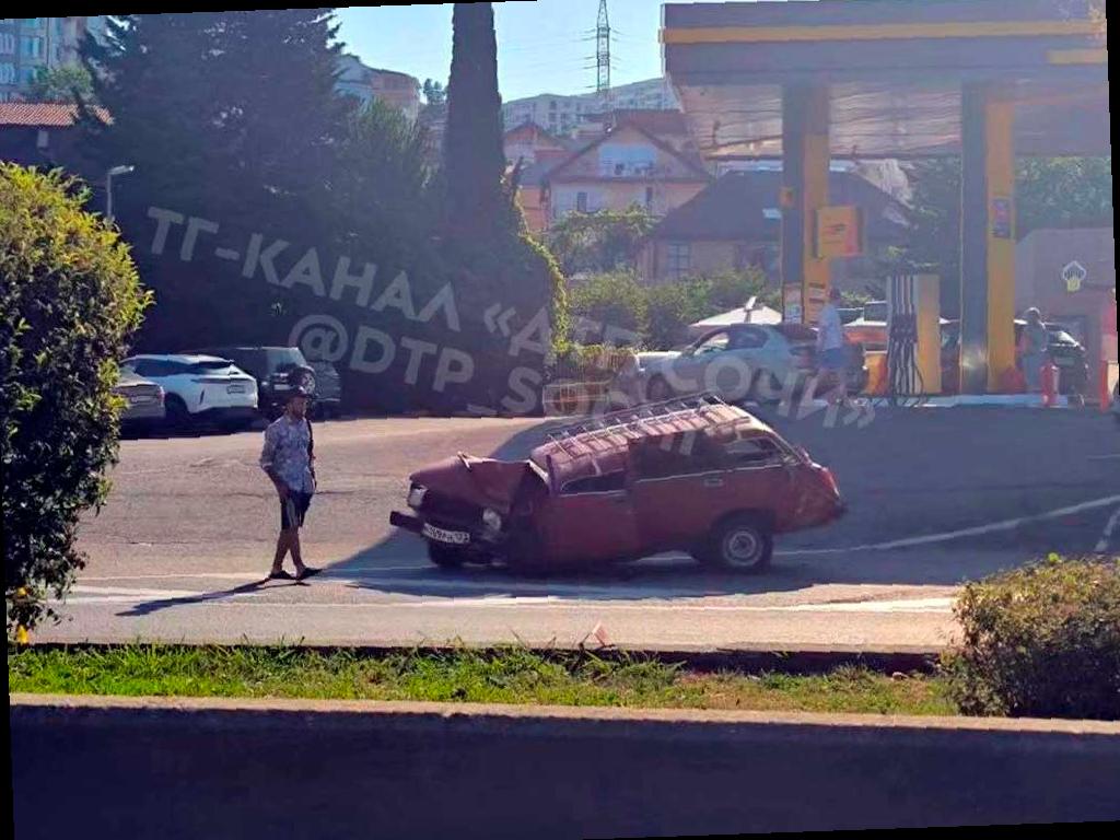 Водитель задремал за рулем и попал в ДТП в Сочи
