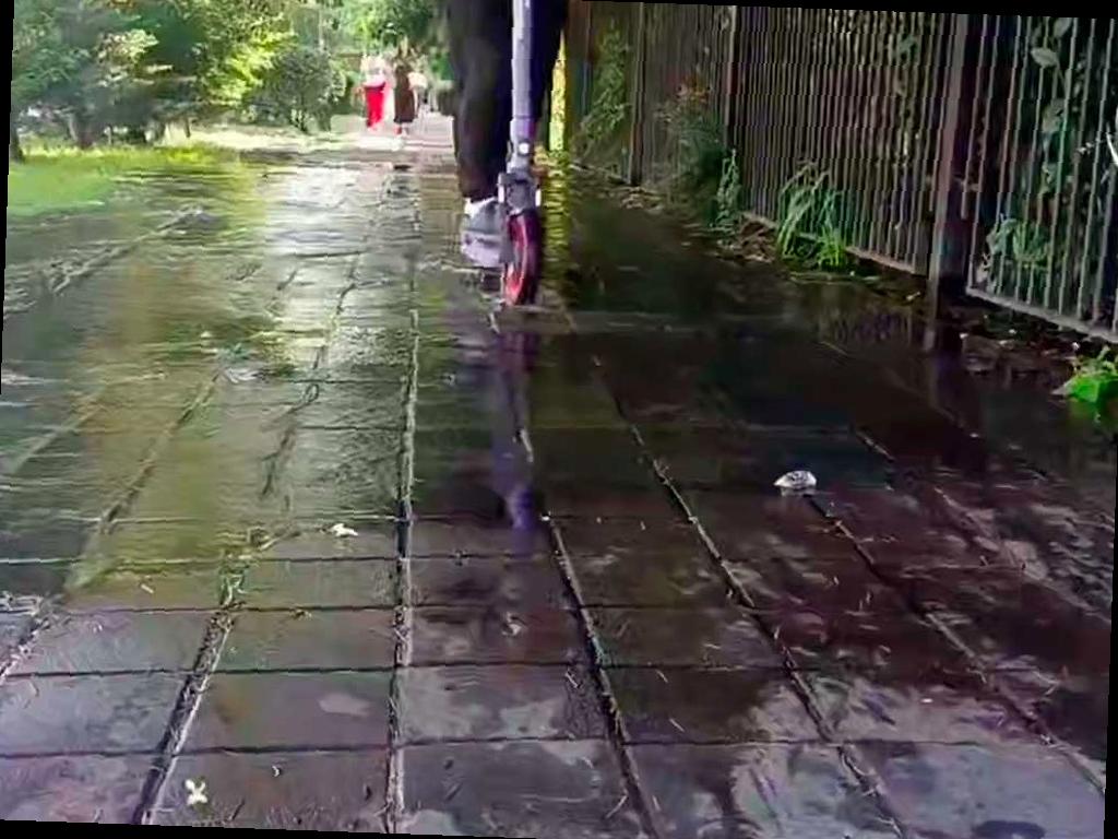 В Центральном районе Сочи ликвидируют утечку на водоводе