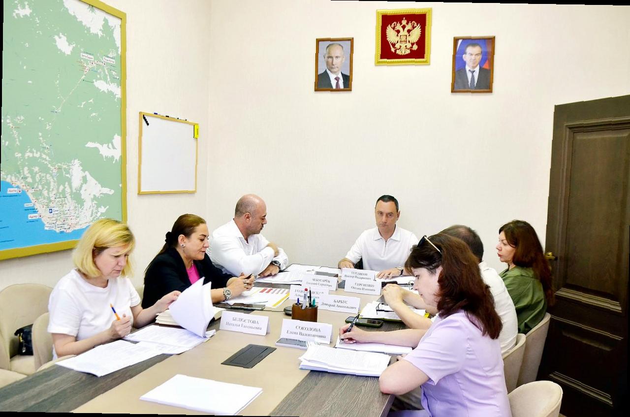 «Планы по строительству спортивных комплексов в Сочи обсудил Виктор Тепляков»