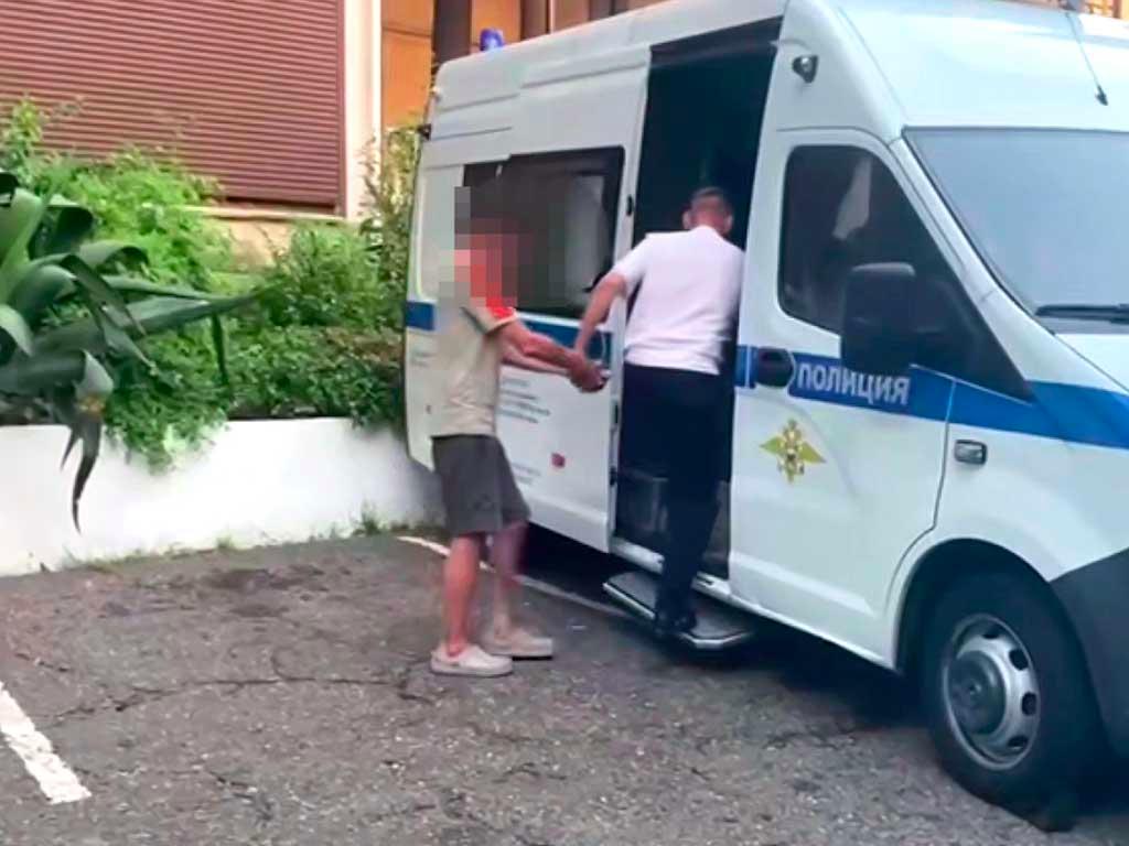 Мужчина в Сочи поджег знакомого на улице