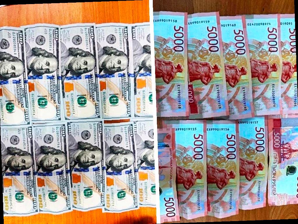 В аэропорту Сочи задержали пассажира с крупной суммой валюты