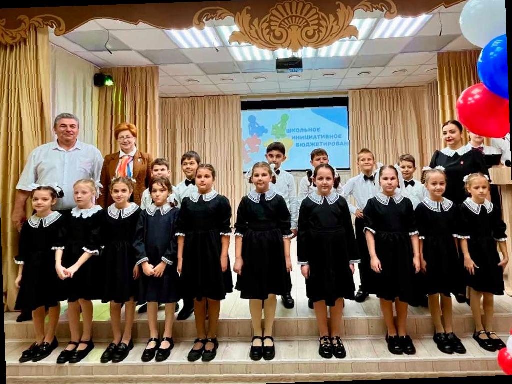 В сочинских школах появились новые актовые залы