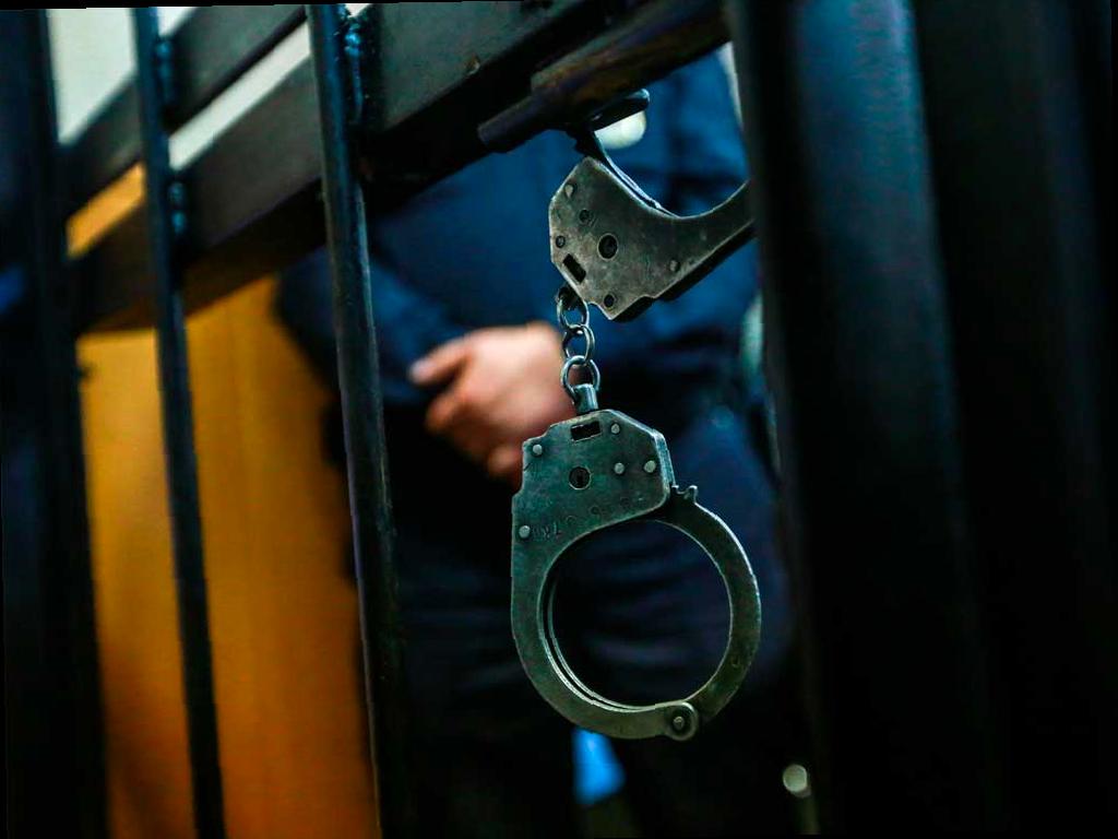 В Адлере задержаны два молодых человека за кражу сумки у посетительницы клуба