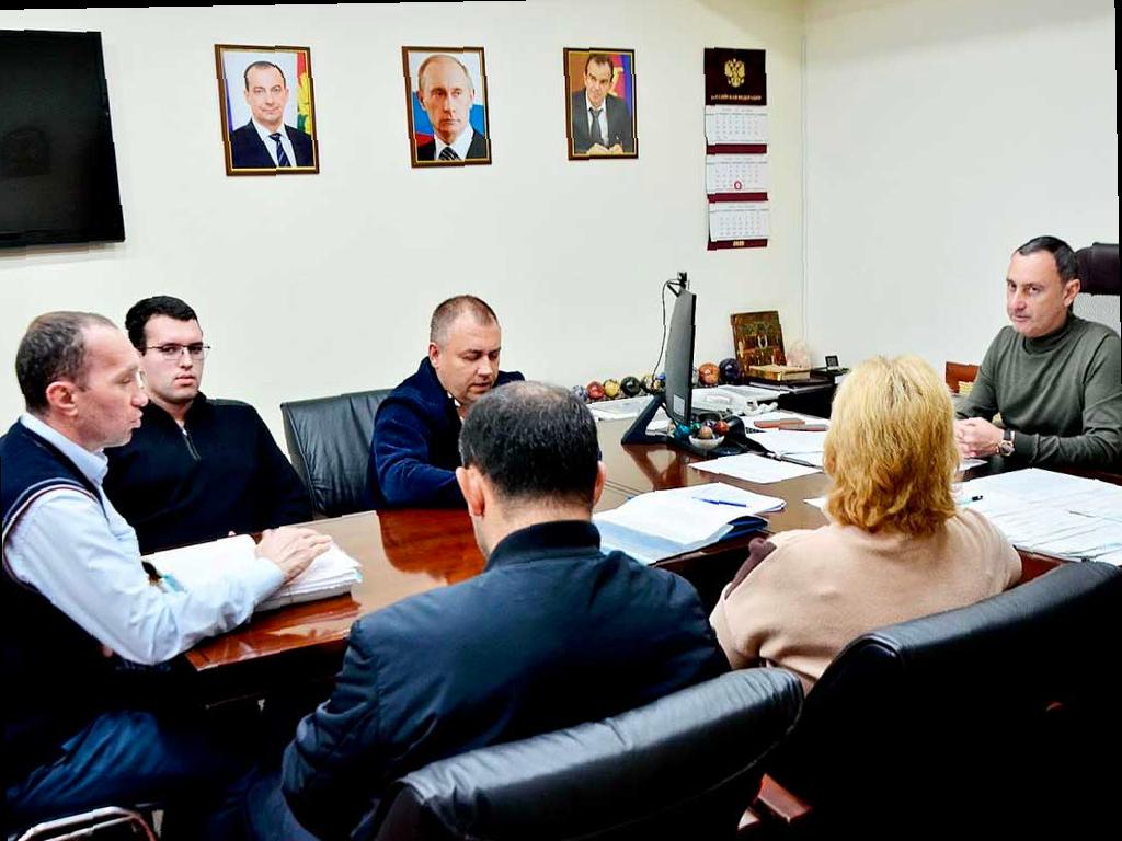 Депутат Виктор Тепляков поможет жителям Сочи с проблемой стихийной свалки на улице Подгорной