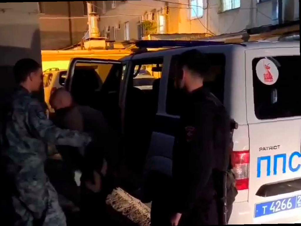В Сочи подозреваемый попытался скрыться от полиции, пробежав по реке