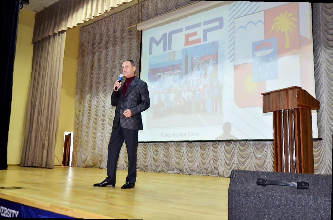 «Виктор Тепляков рассказал студентам о возможностях сотрудничества с «Молодой Гвардией»»
