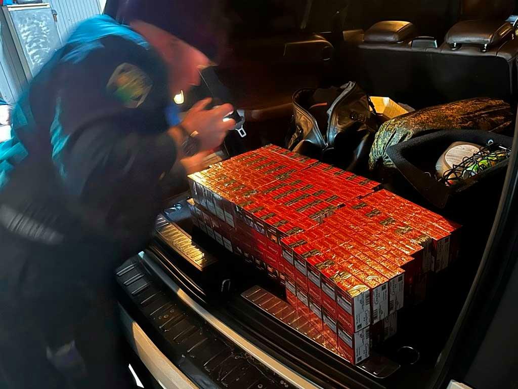Мерседес с сигаретами: в Сочи пресекли контрабанду