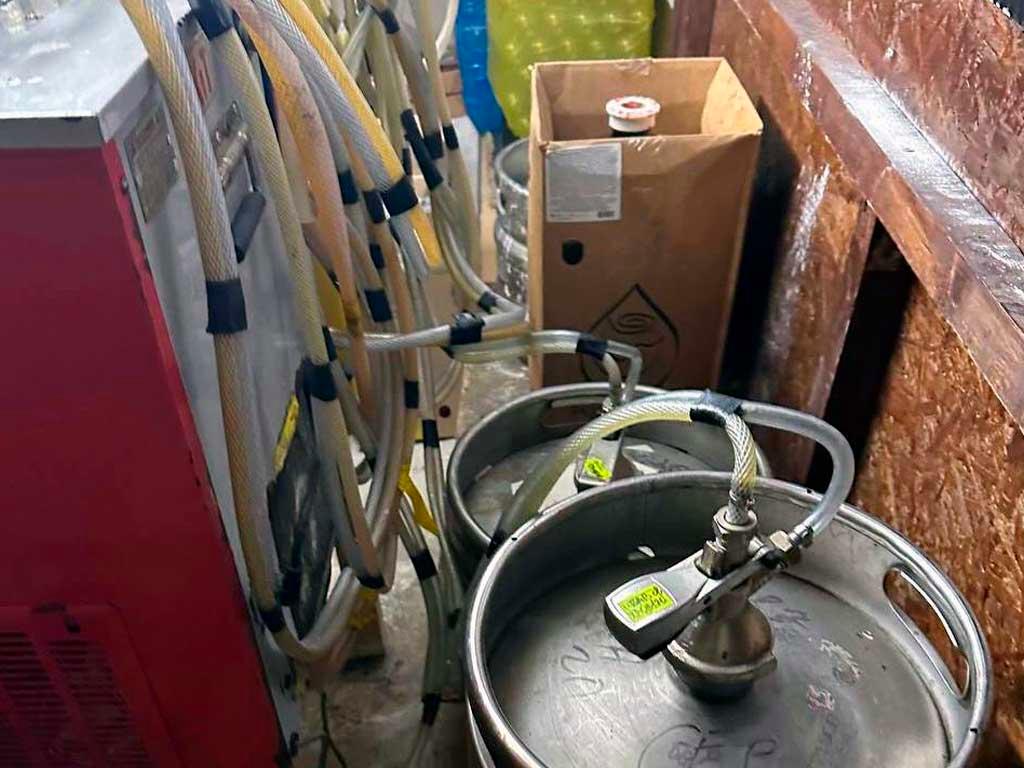Изъято 300 литров контрафактного алкоголя в рамках рейда в Адлере
