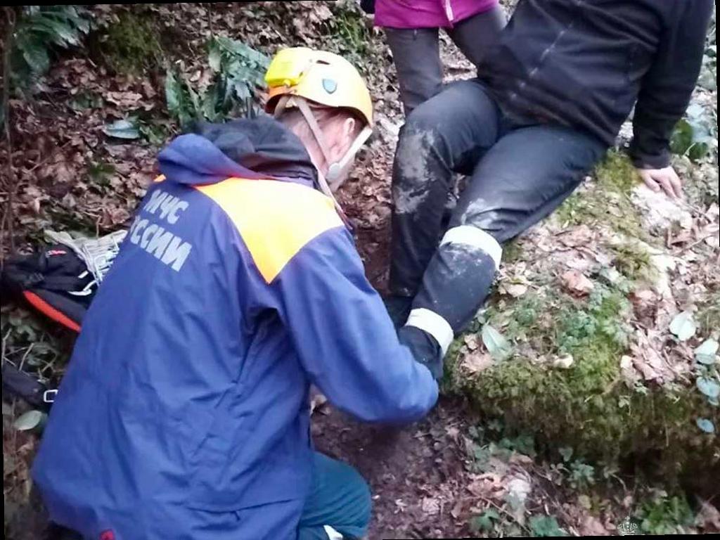 Спасатели помогли туристу из Агурского ущелья в Сочи