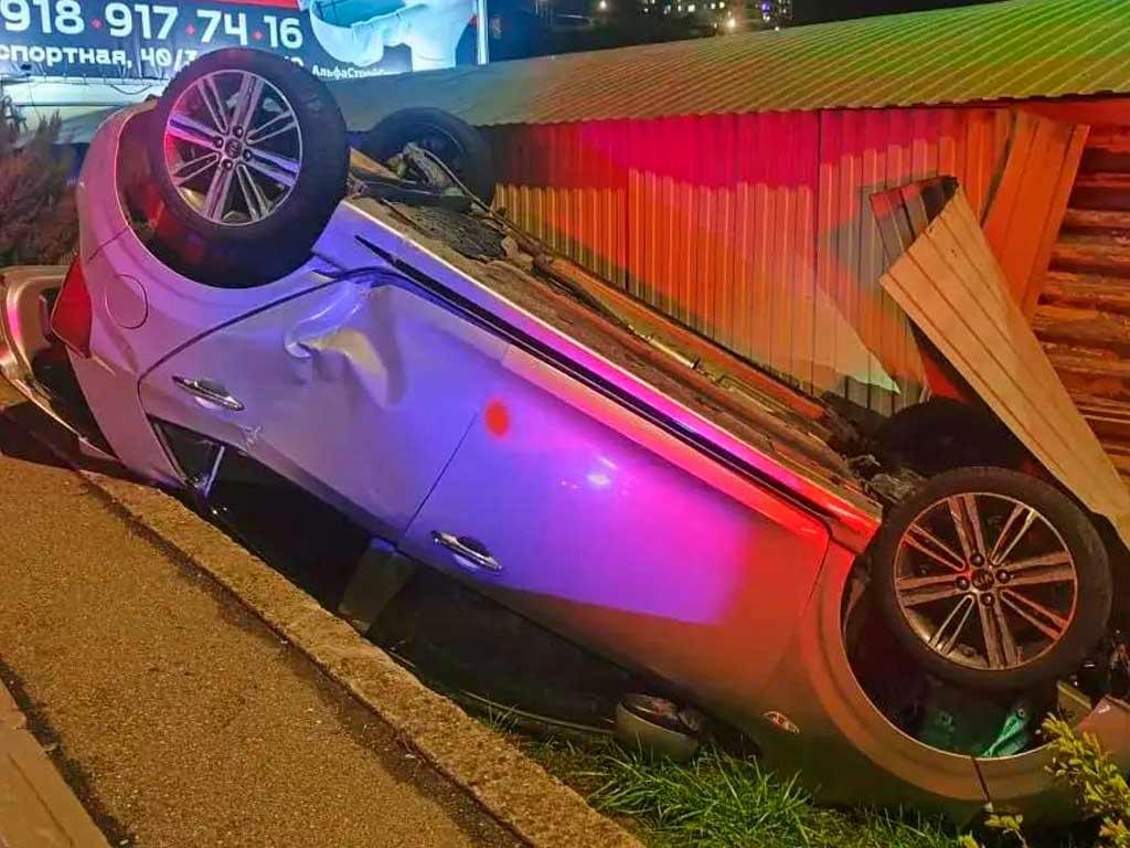 В Сочи произошло ДТП с автомобилем, в котором было трое детей