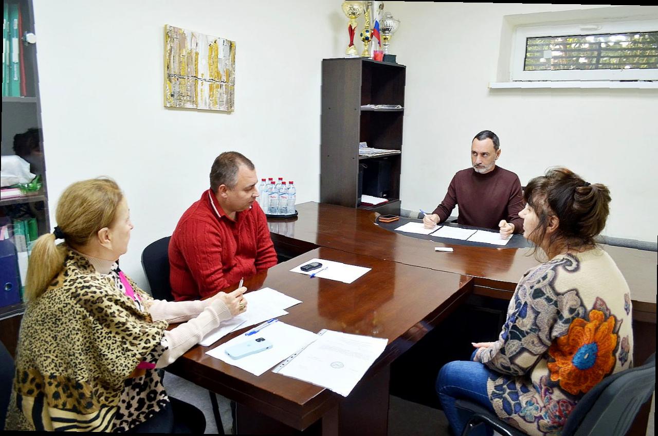 «Виктор Тепляков провел прием граждан в центральном районе Сочи»