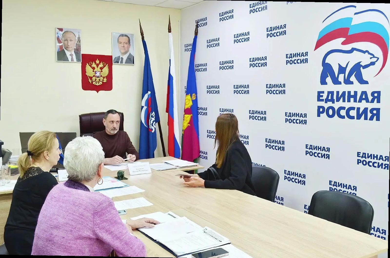 «Виктор Тепляков встретился с гражданами в приёмной партии «Единая Россия»»
