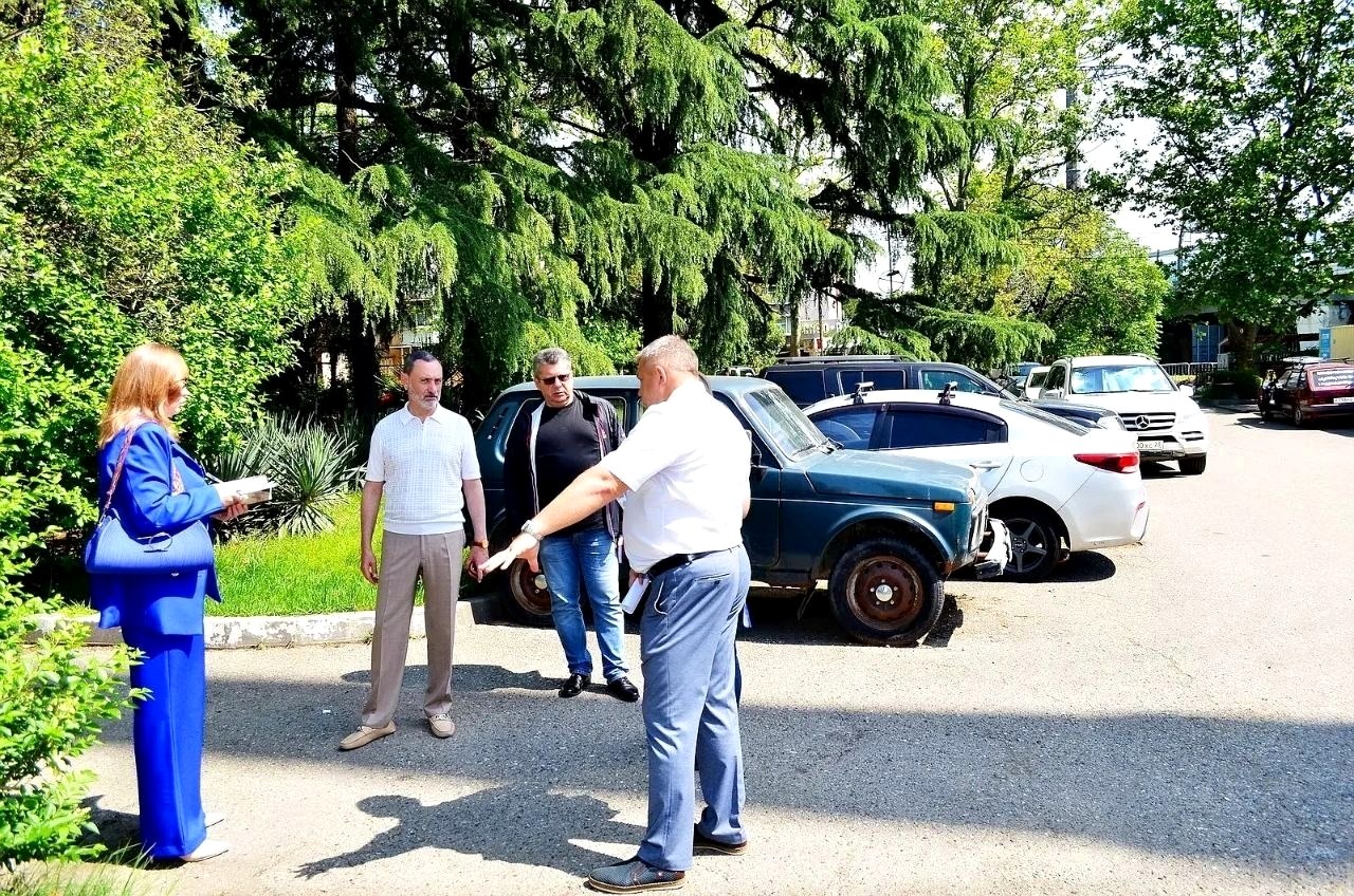 Депутат ЗСК Виктор Тепляков провёл обход в Гагаринском микрорайоне Сочи