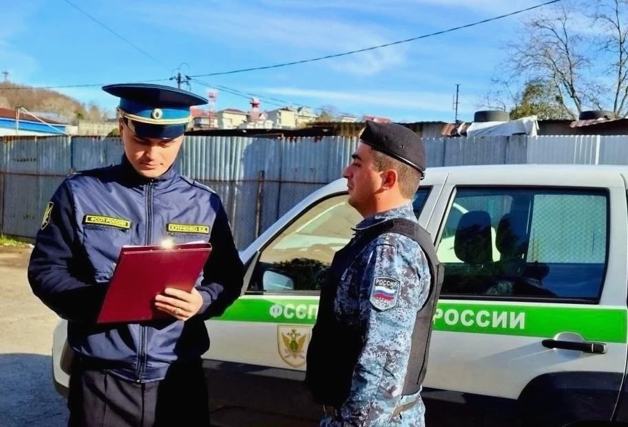 Собственницу участка в Сочи обязали снести незаконные постройки
