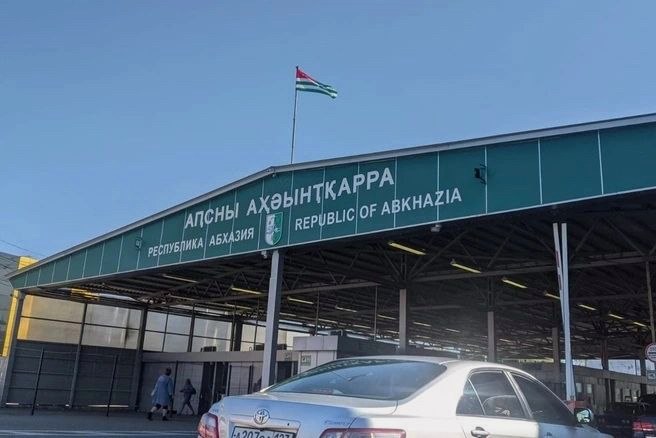 Очереди на границе с Абхазией увеличиваются, таможня предлагает альтернативы