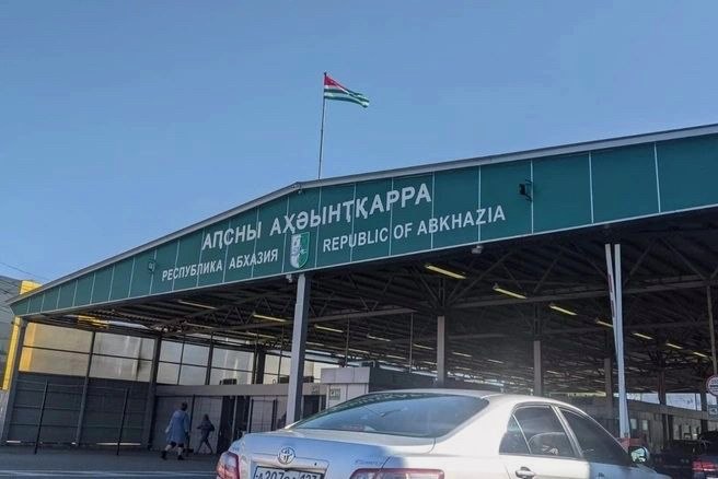 Роспотребнадзор проверил 2483 пробы морской воды в Сочи