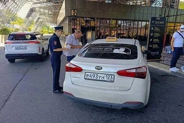 Усиление контроля за нелегальными таксистами в Сочи в курортный сезон