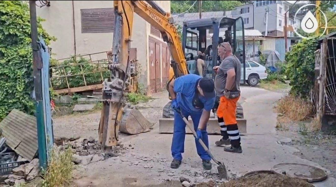 Замена аварийного участка водопровода в Сочи на улице Восточная