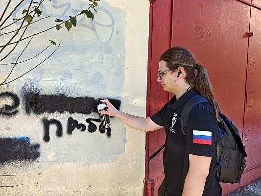 В Сочи волонтёры закрасили 134 наркотрафарета и удалили более 200 незаконных объявлений